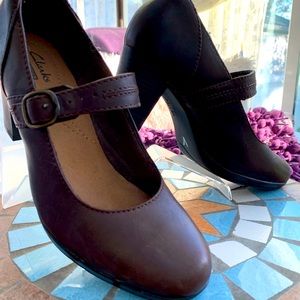 Clarks Collection Brown Leather MaryJane Pump